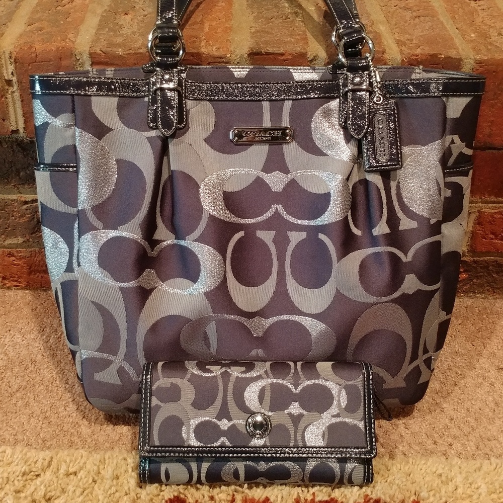 Coach navy and silver NEW & EUC wallet set tote